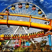 Persone sulle montagne russe